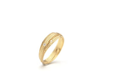 Mitsuro ring with the pearl and cubic zirconias